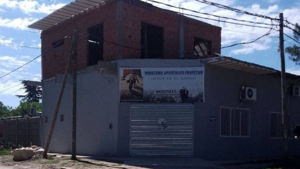 La iglesia del pastor acusado de usurpador.