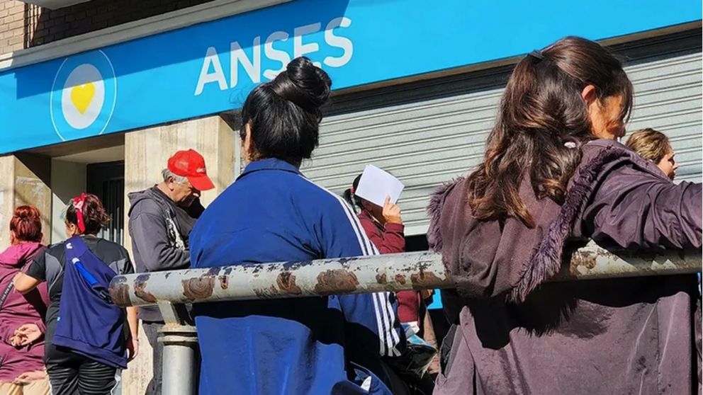Buenas noticias para la AUH en febrero: ¿Cómo cobrar más de $200.000 por un solo hijo?