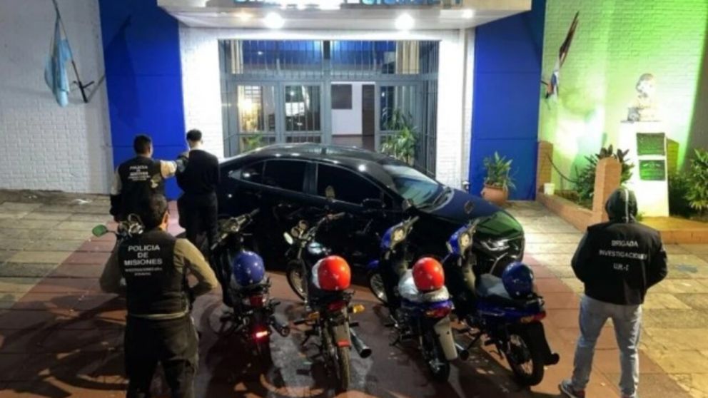 En el allanamiento se secuestró un alto de alto gama y un celular (X).