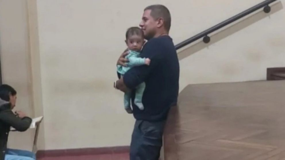 El emotivo episodio ocurrió en la Universidad de Salta (Primera plana).