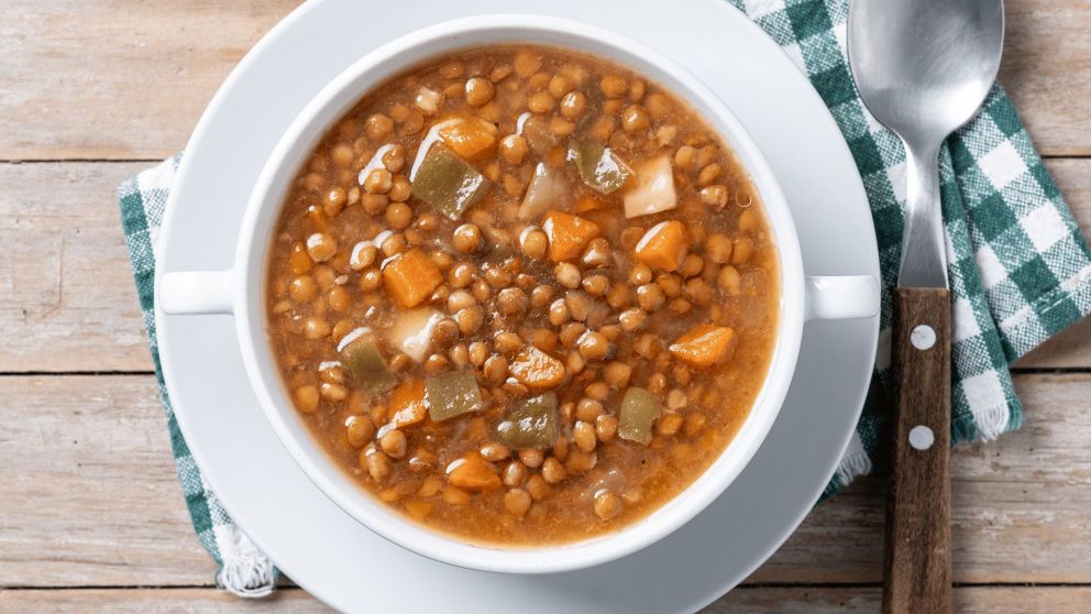 Guiso de lentejas: un gran aliado de la cocina que nunca queda feo.