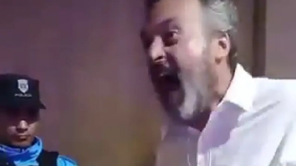 Brutal agresión. (Captura de video)