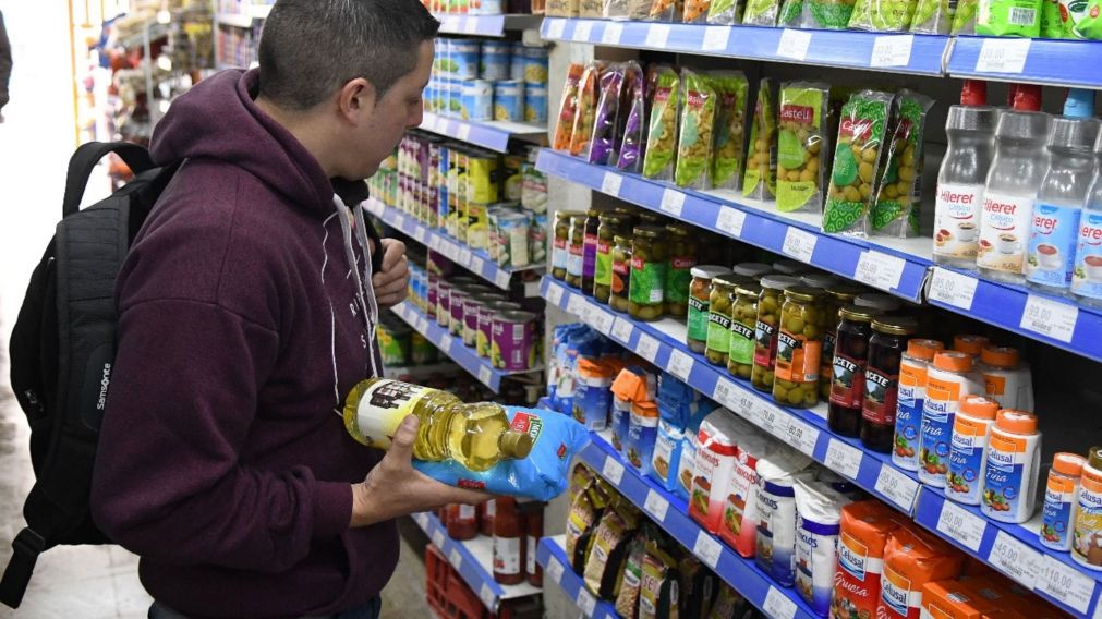 Alertan que las ventas en supermercados acumulan una ca�da del 8% desde el comienzo del Gobierno de Javier Milei (Carlos Ventura/Cr�nica/Archivo).