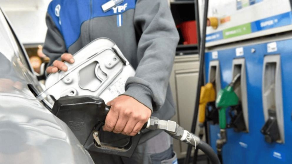 YPF confirmó el descenso del precio de los combustibles.