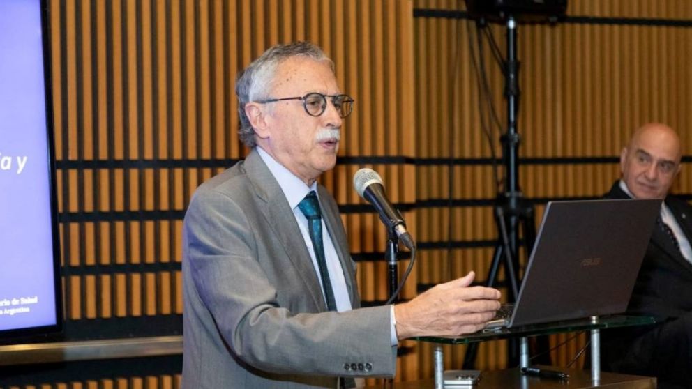 Mario Lugones participó de la publicación del Registro Oncopediátrico Hospitalario Argentino.