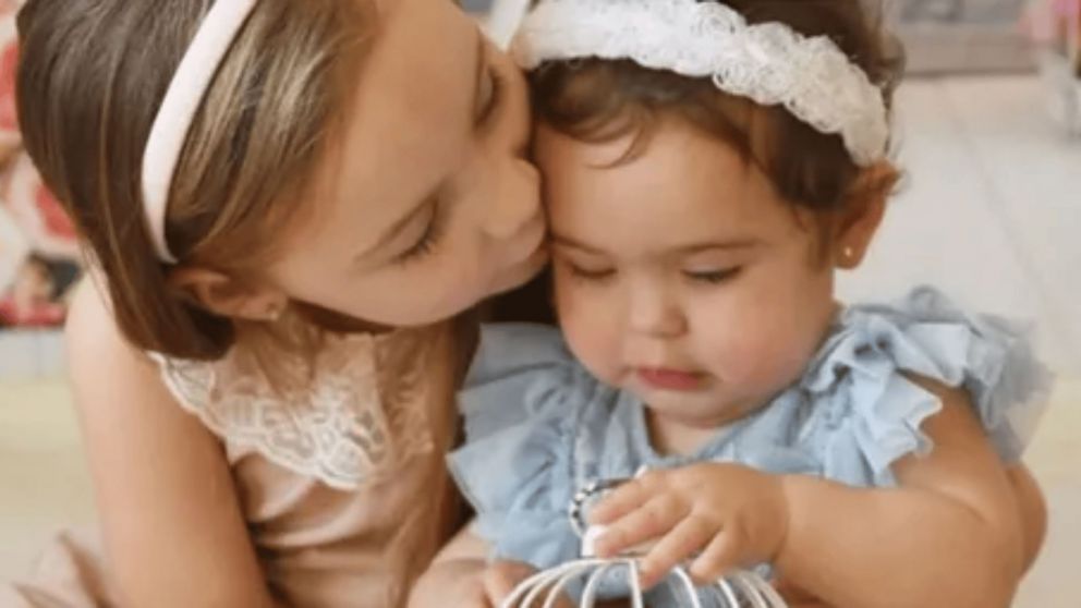 Las hermanas Delfina y Pilar Hecker, de 1 y 5 años, desaparecieron durante el temporal.
