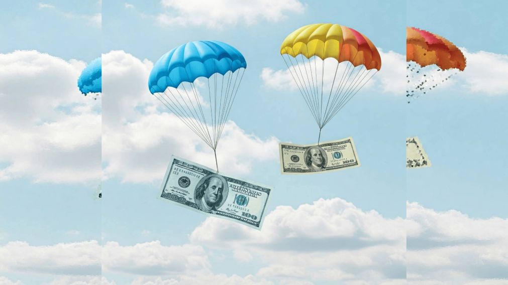 Dólar hoy: el blue bajó $10 y el oficial $20
