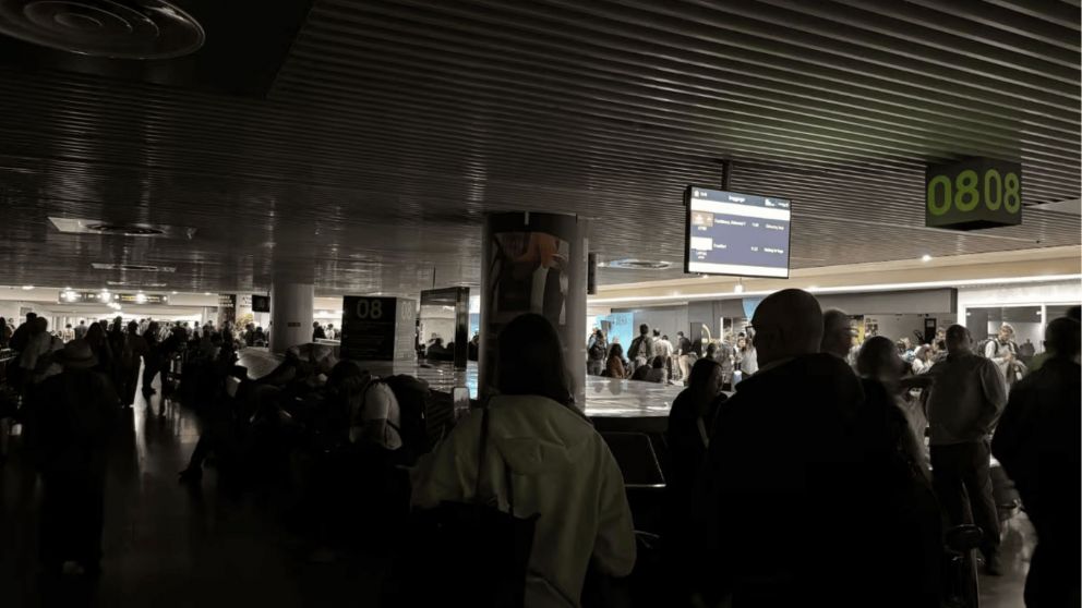 El masivo corte de luz afecta principalmente a varias ciudades de España y también a otros países, aunque, por el momento, se descarta que haya sido provocado por un ataque cibernético (Imagen gentileza: Publimetro).