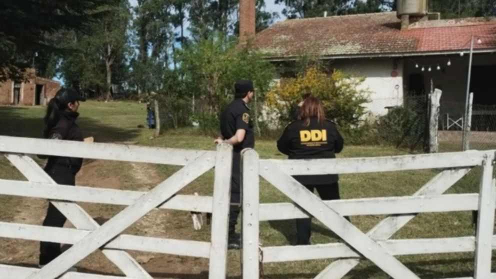 Los policías se apersonaron en el escenario del homicidio. Crédito: 0223.