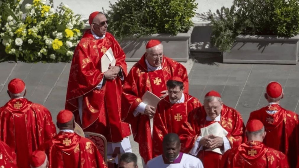 A horas del cónclave, Cardenales rindieron homenaje a Francisco