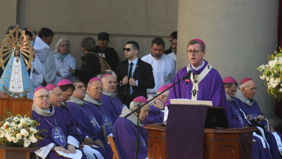 La misa fue presidida por el arzobispo Jorge García Cuerva (Cronica/Pablo Villan).