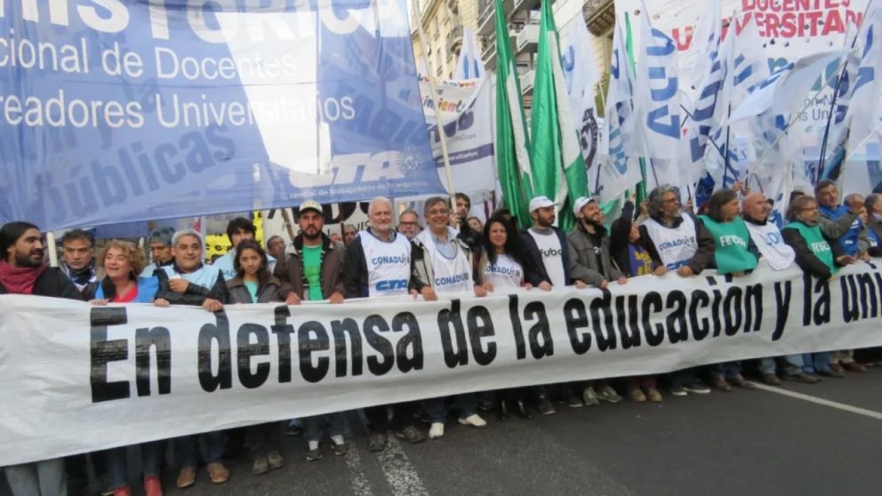 El frente que agrupa a los principales gremios de docentes y no docentes de las universidad públicas de Argentina difundió un comunicado.