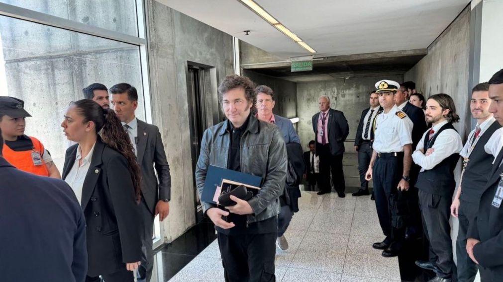 Javier Milei llegó a Roma: donde se sentará en el funeral del papa Francisco.