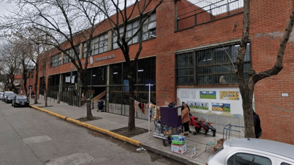 Cerca de la escuela un hombre quiso llevarse a una alumna.