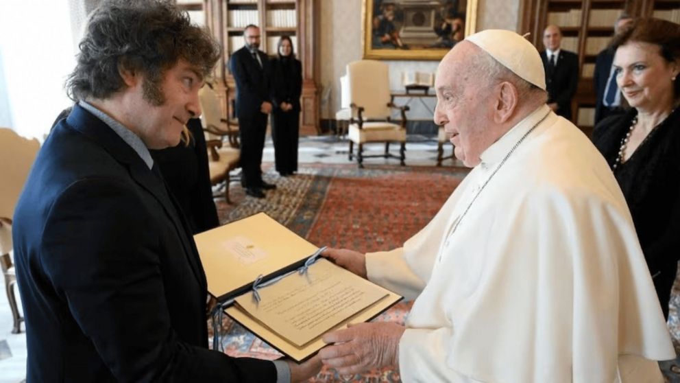 El presidente Javier Milei viajó a Roma para asistir al funeral de Francisco en la Basílica de San Pedro.