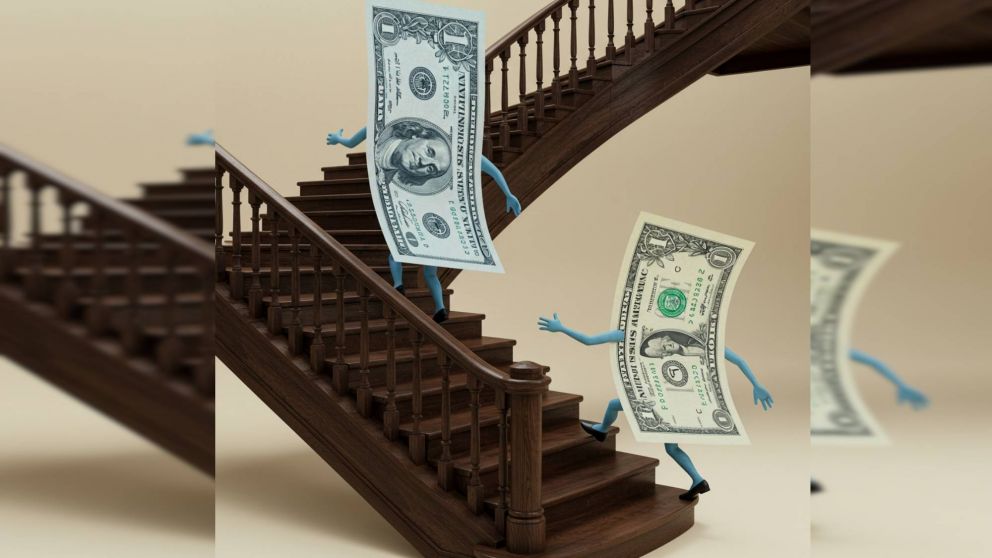 Dólar hoy: el blue subió $15 y el oficial $35