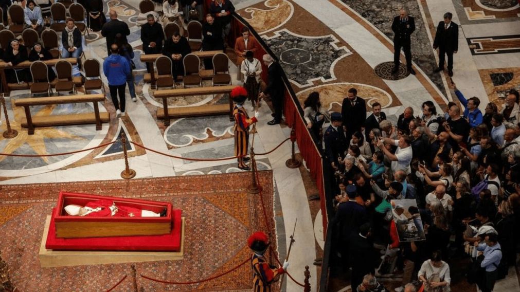 El funeral del papa Francisco se extenderá hasta el viernes (X).