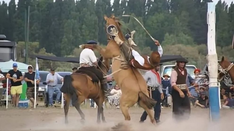 El chico de 17 años cayó durante una “prueba de riendas”.