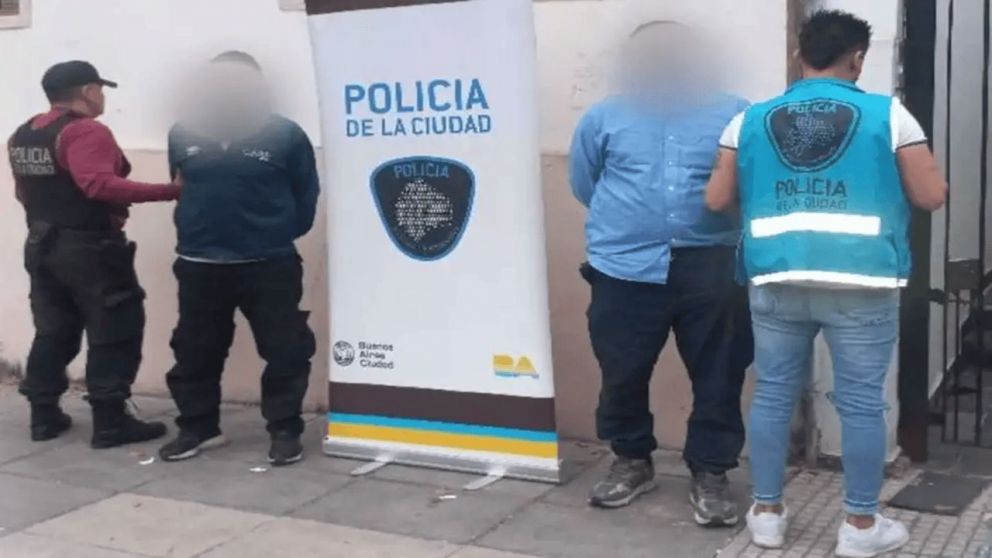 La banda de falsos mecánicos fue detenida mientras trataba de estafar a un jubilado.