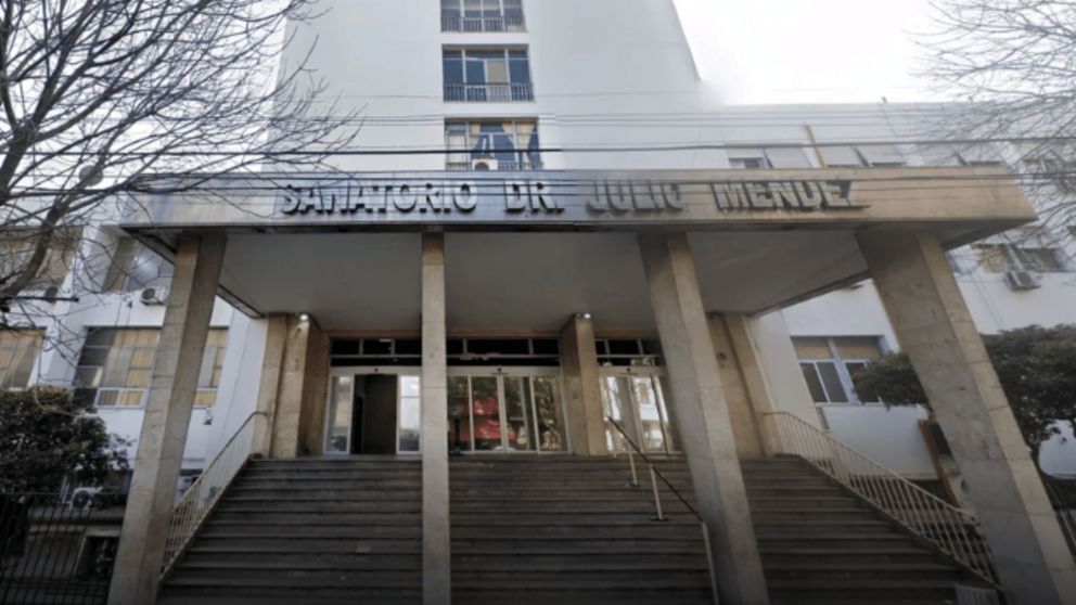El centro de salud donde está internado el joven.
