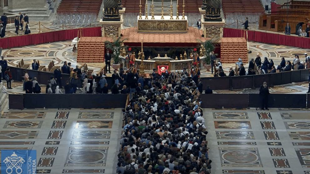¡EN VIVO! Último adiós a Francisco: una multitud despide al Papa en la Basílica San Pedro