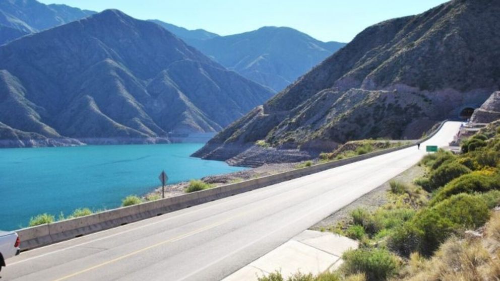 Ruta internacional a la altura del dique Potrerillos. Lugar del siniestro
