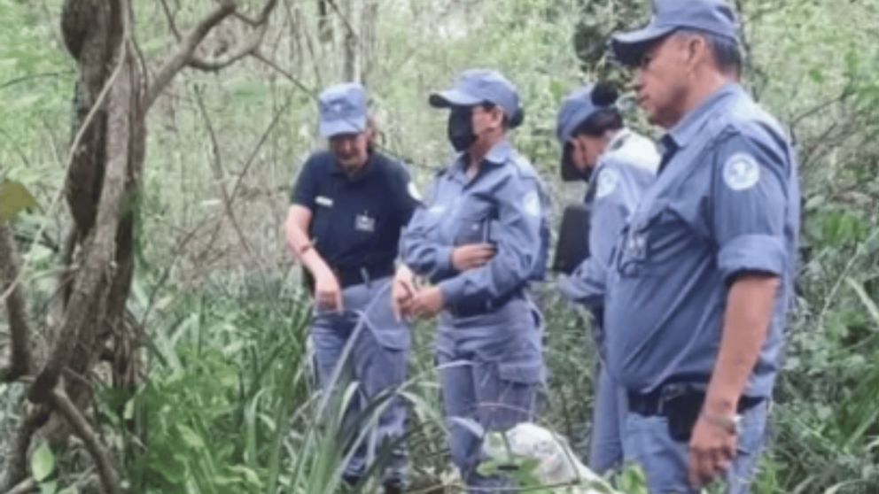 La Polic�a de Formosa en el lugar del hallazgo (Foto La Ma�ana On line).