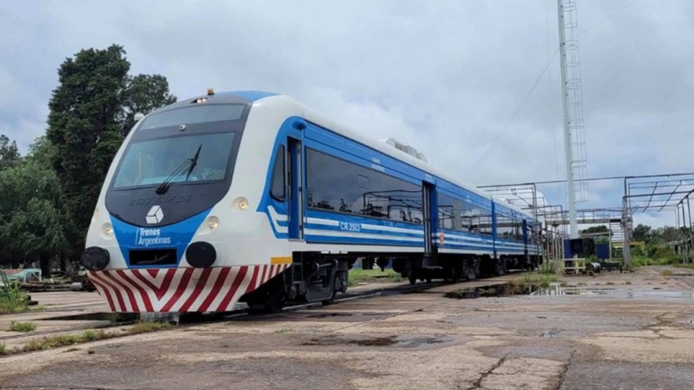 Inicialmente, se procederá al desarme de la estructura de las vías actualmente instaladas en el cruce y luego se llevará a cabo una actualización técnica de los componentes ferroviarios, incorporando materiales y tecnologías modernas.