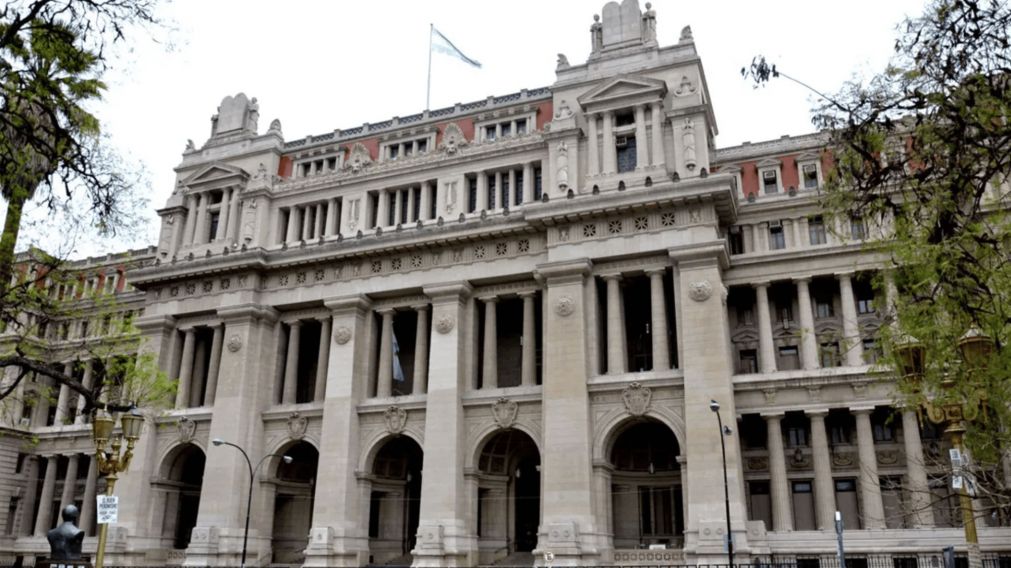 La Corte Suprema de Justicia orden� 7 d�as de duelo sin cese de actividades.