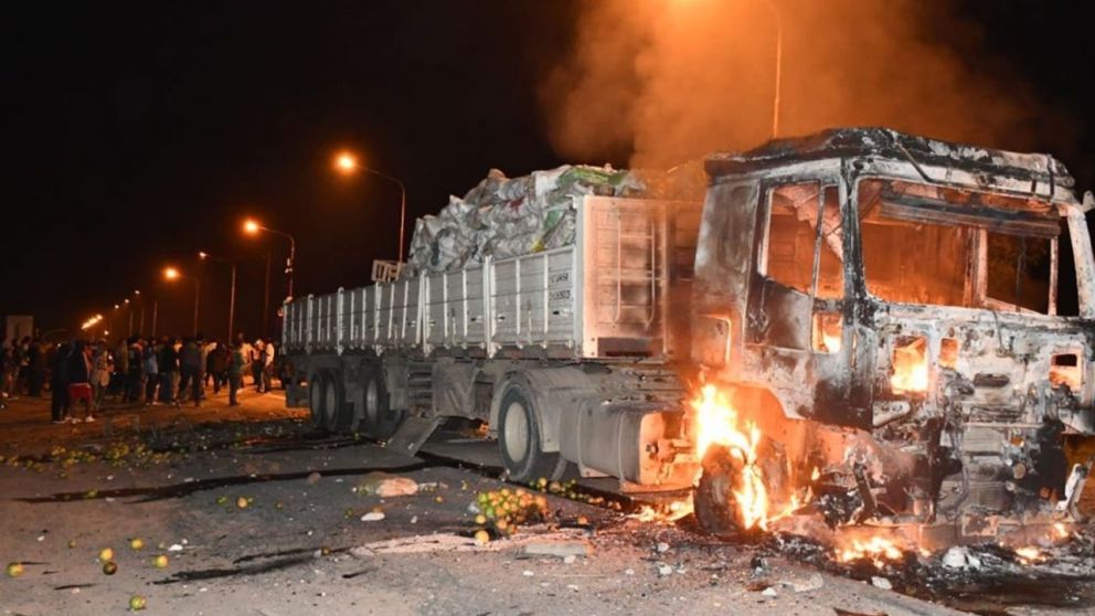 Violentos incidentes tras el siniestro donde muri� un motociclista (Gentileza: Noticias Formosa).