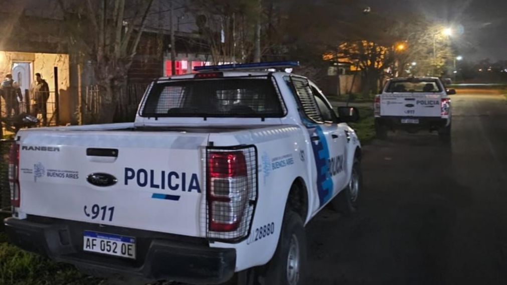 Los policías se apersonaron en el escenario del asesinato.