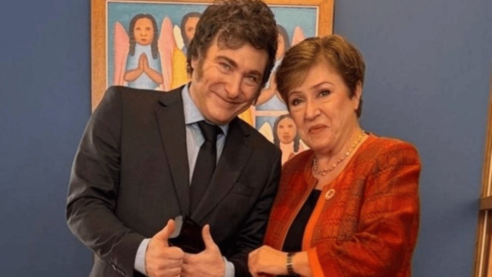 Después del primer desembolso del nuevo acuerdo, el FMI elogió el plan económico de Argentina