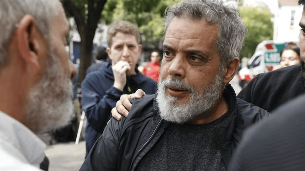 El padre del fotógrafo herido dio detalles sobre la salud de su hijo.