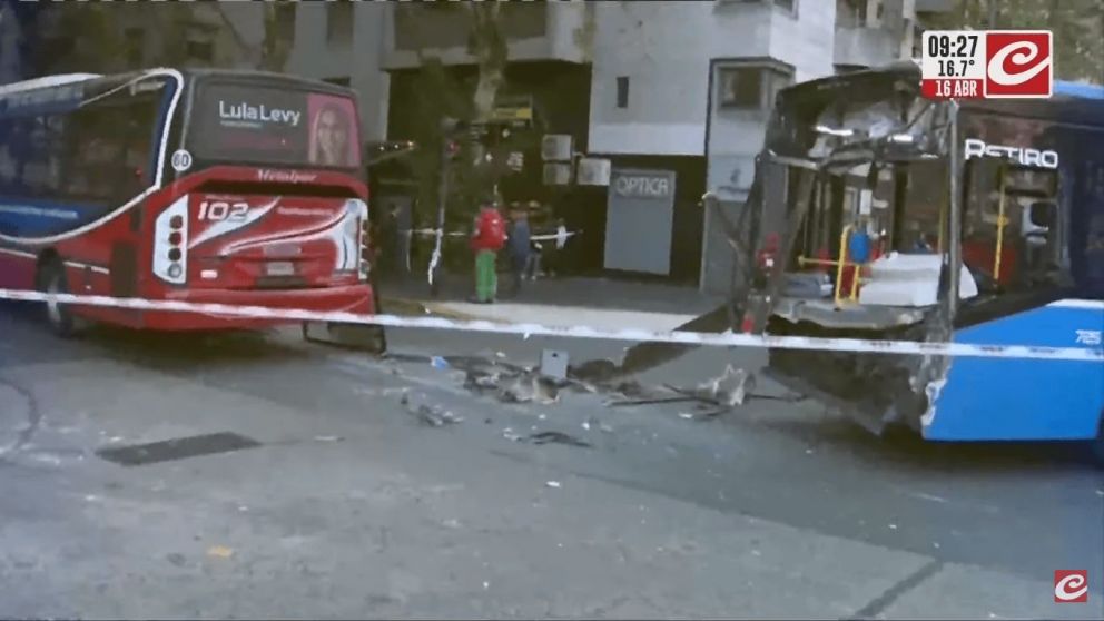 Impactante choque de colectivos en la zona del Congreso.