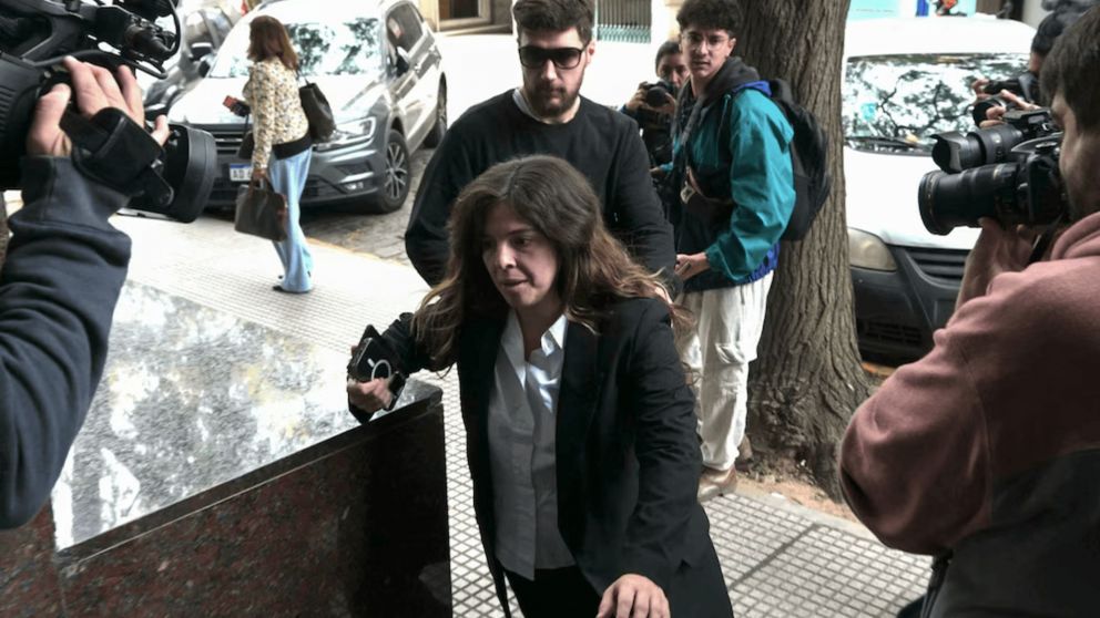 Dalma Maradona llegando a los Tribunales de San Isidro.