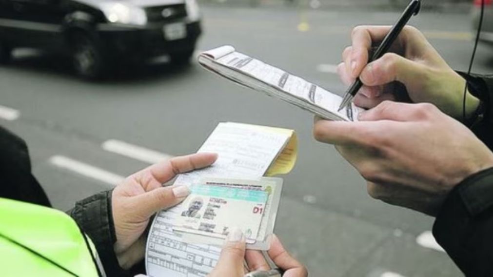 Estas son las fechas en las que prescriben las multas de tránsito en 2025.