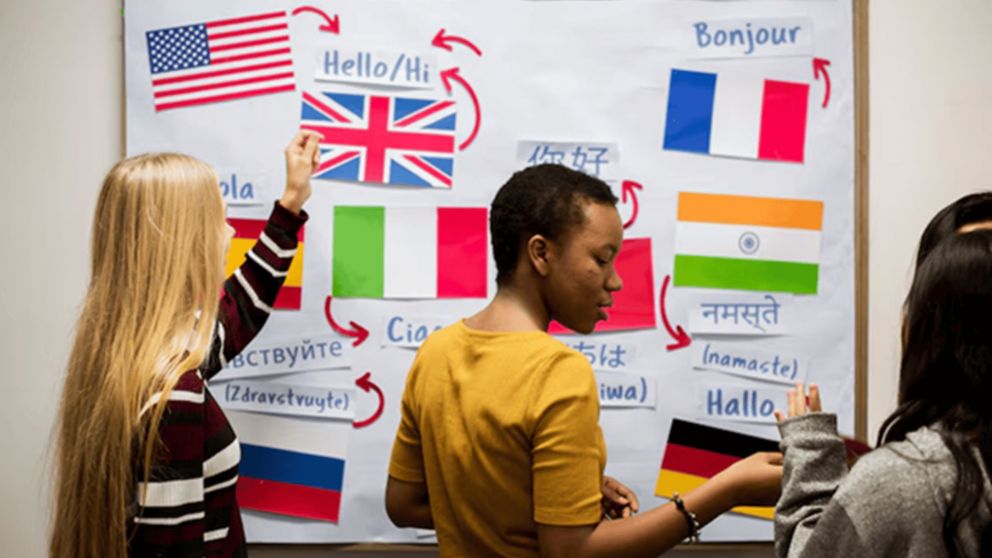 Los idiomas más difíciles según la IA.