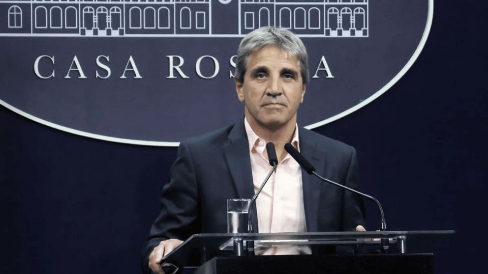 El Gobierno autorizó al Ministerio de Economía a tramitar la toma de deuda con el FMI.