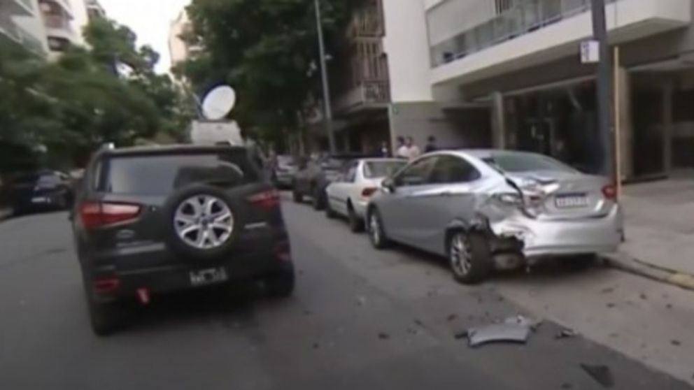 Los vehículos involucrados terminaron con destrozos.