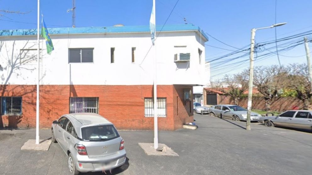 Policías de esta comisaría investigan lo sucedido.