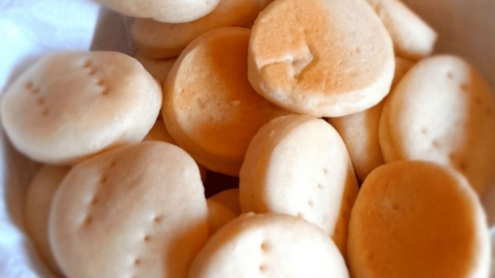 Acompaña los metes de la tarde con unos sabrosos bizcochitos de grasa.