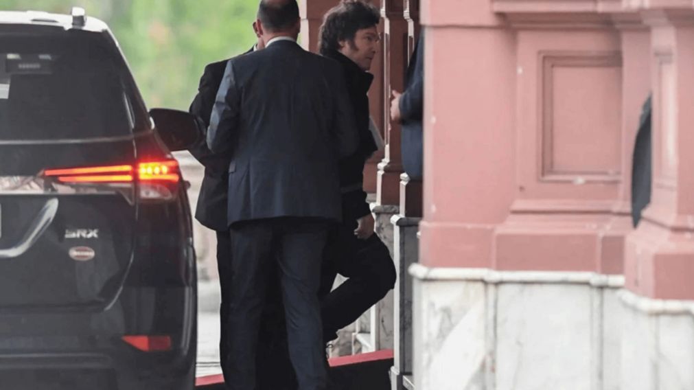 Javier Milei convocó a los ministros en Casa Rosada a la espera del anuncio del FMI