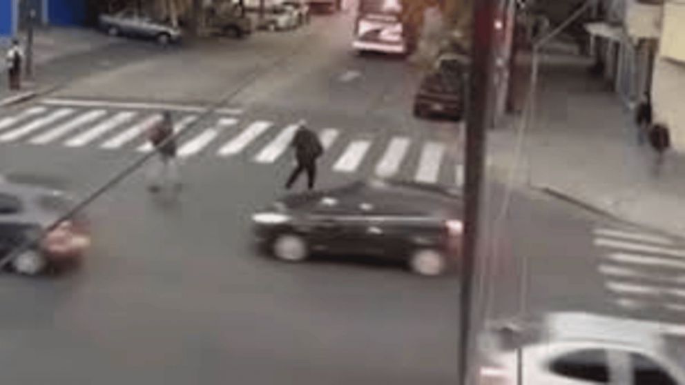 El ataque al conductor quedó registrado en la cámara de seguridad.