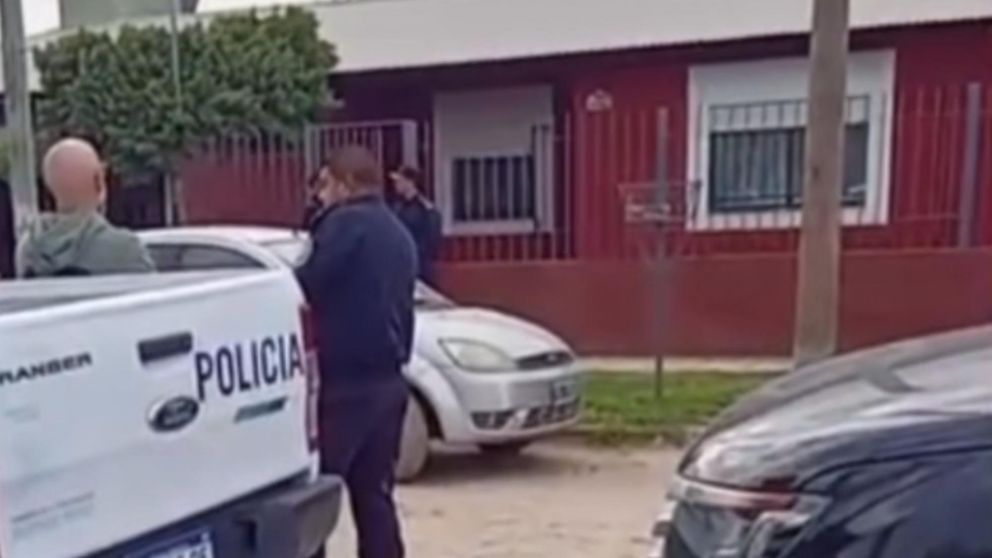 Las autoridades policiales se apersonaron en el escenario del crimen. Crédito: Diario NQ.