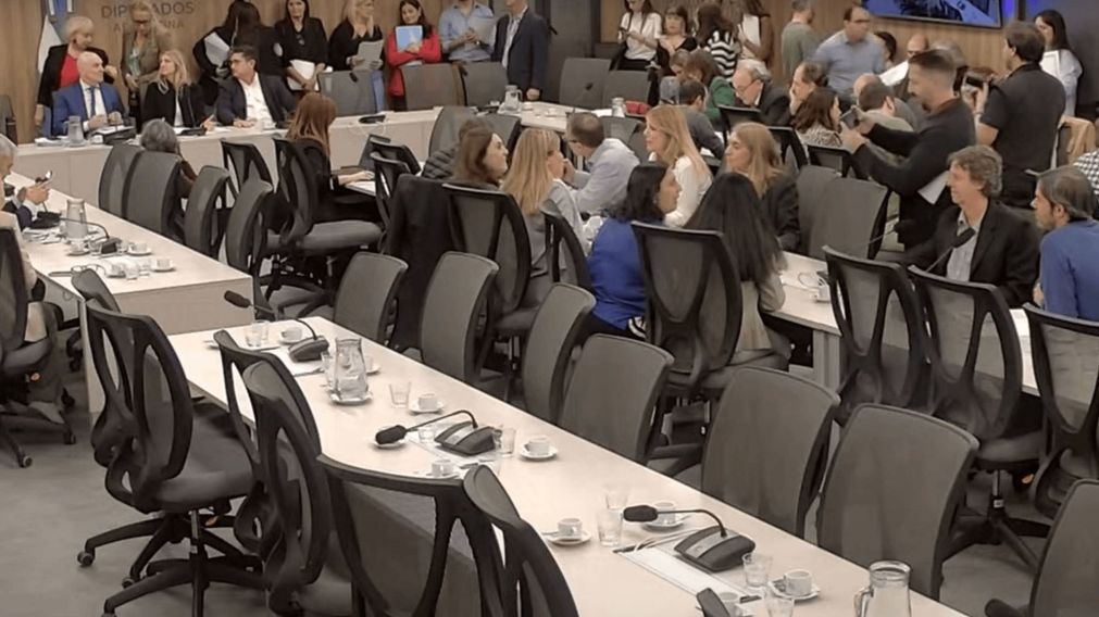 ¡EN VIVO! Congreso de la Nación: marcha de jubilados afuera, Diputados discuten reformas previsionales adentro