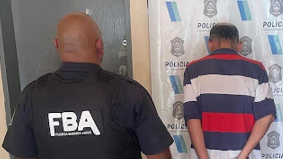 Este es el sujeto que fue aprehendido por las autoridades policiales.