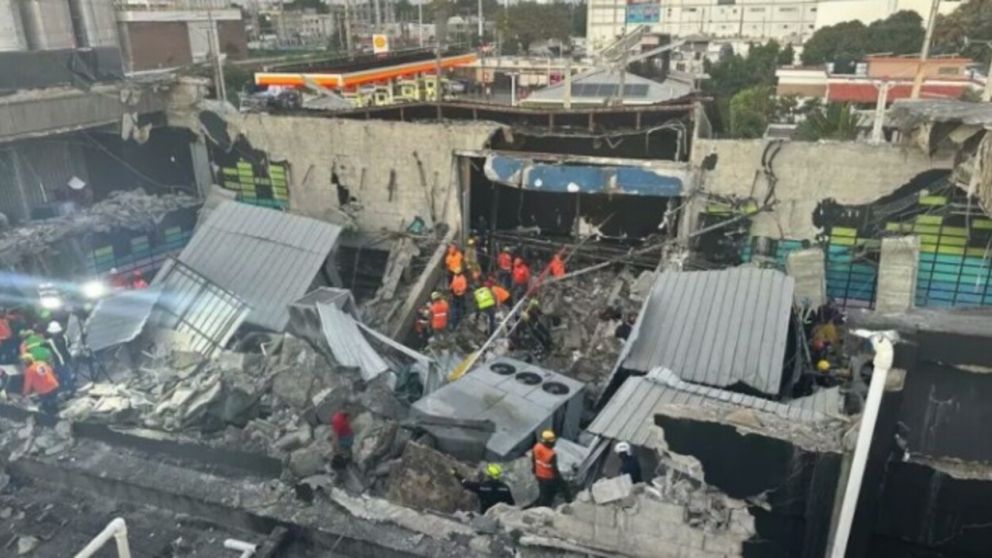 Se investigan las causas del derrumbe del boliche Jet Set en República Dominicana (X).