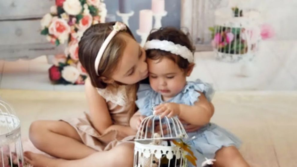 Delfina, a la derecha de la foto, sigue desaparecida.