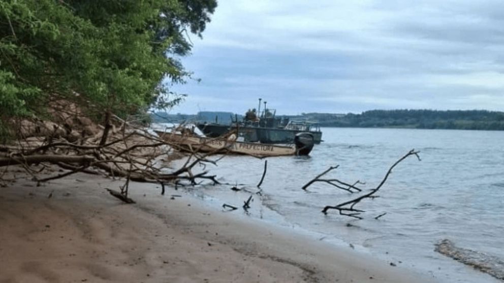 Hallaron el cuerpo sin vida de una nena que desapareció en el río Paraná luego de que se hundiera la canoa en la que navegaba con su familia (Imagen Misionesonline).