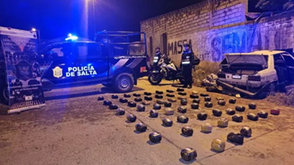 Parte de la droga secuestrada en el operativo.